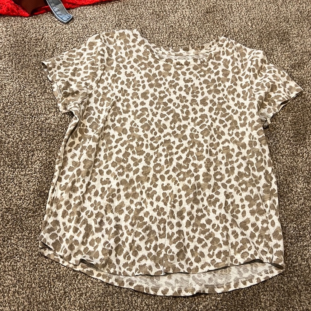 Old navy tee, size medium.